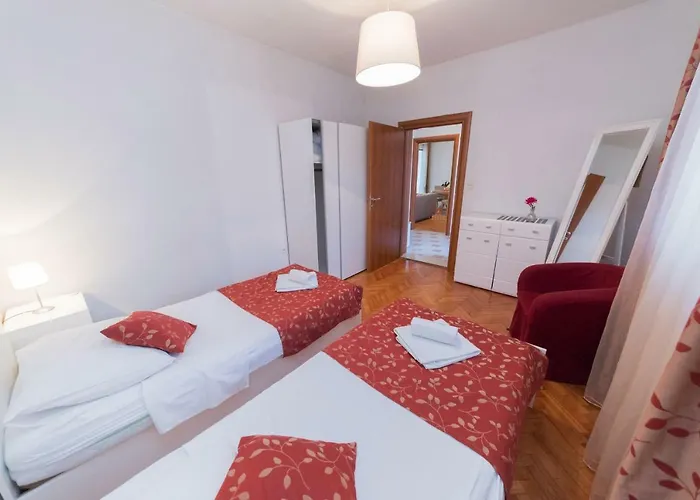 Lili Family Apartman *